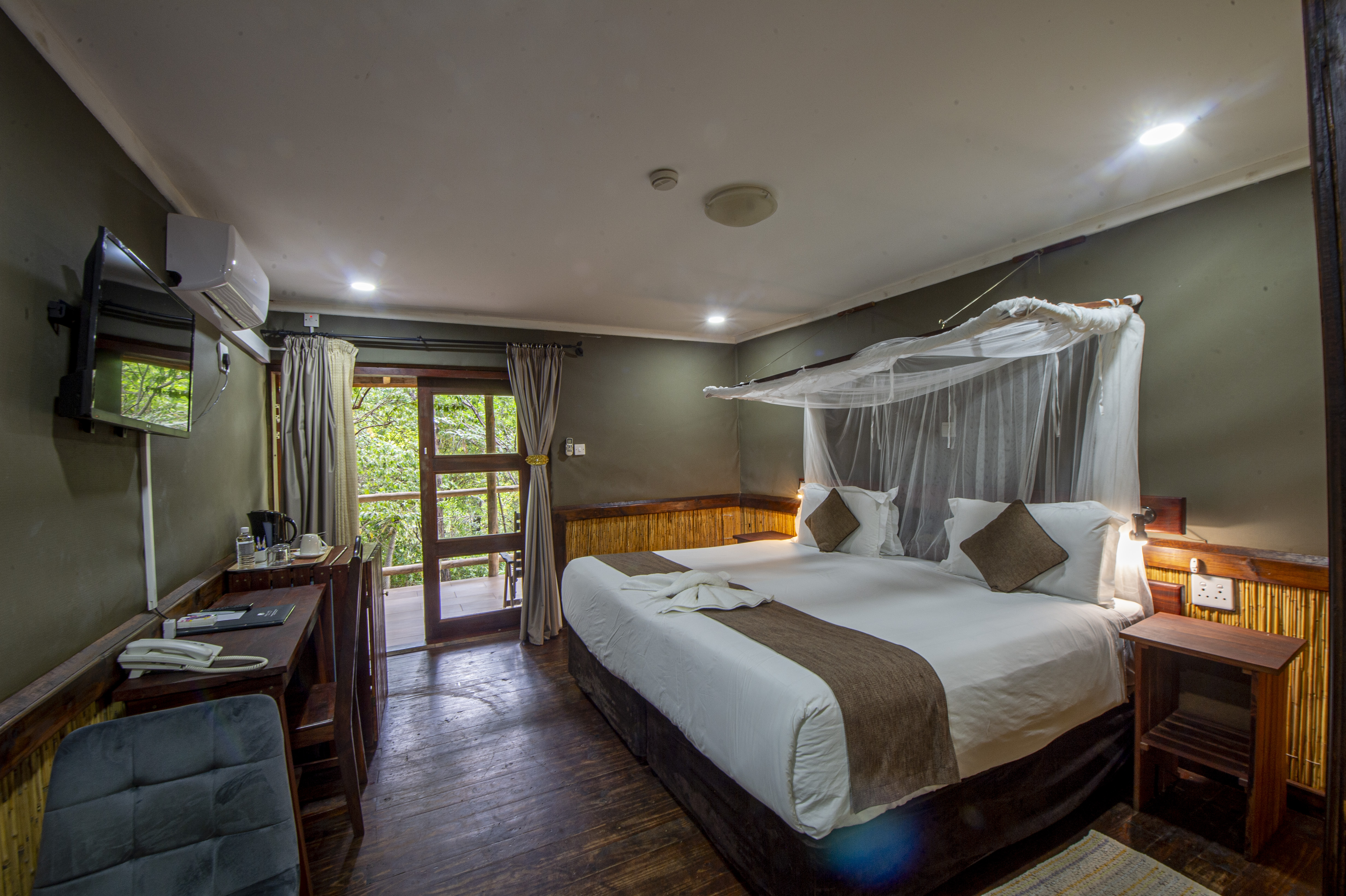 Twin bed room at Kwalape Safari Lodge